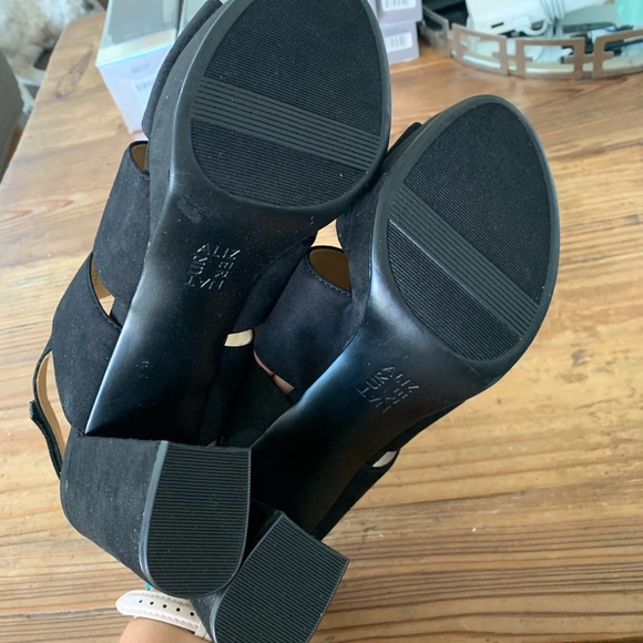 Naturalizer Freema Black Heels - Picture 5 of 6